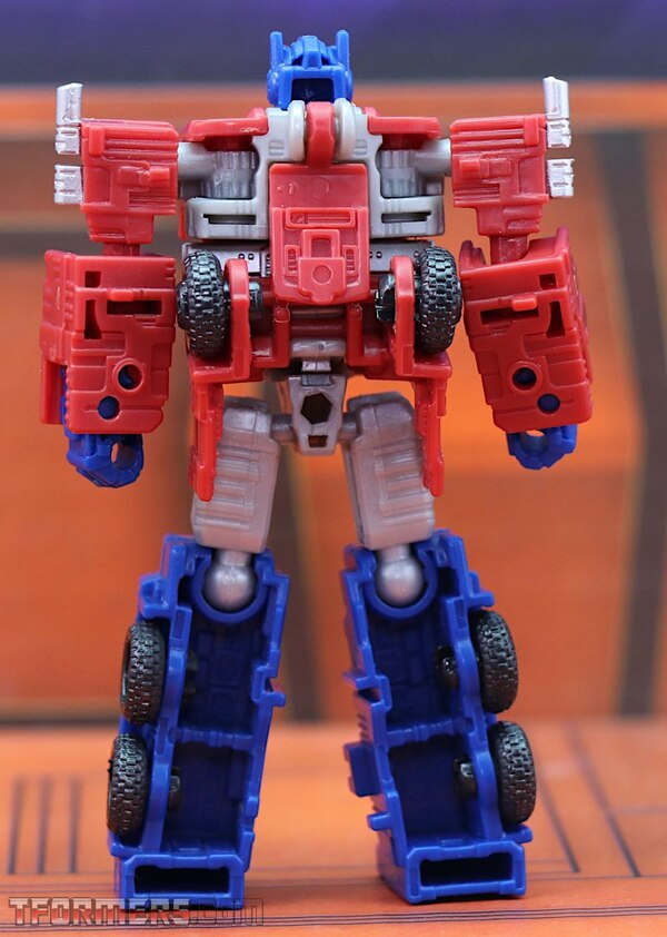 Transformers Kingdom Optimus Prime Core Class  (8 of 28)